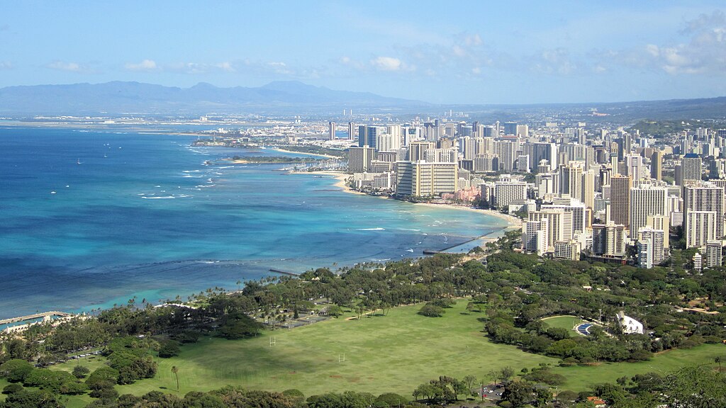 Viajar no Inverno: 10 Destinos Internacionais de Clima Ameno 11 1024px Blick auf Honolulu