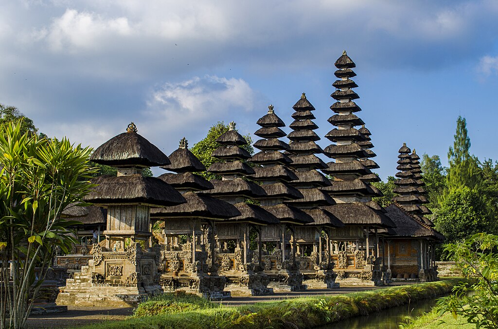 Viajar no Inverno: 10 Destinos Internacionais de Clima Ameno 7 1024px Pura Taman Ayun terletak di Mengwi Bali